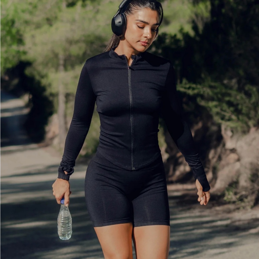 SEFI black timeless zip jacket